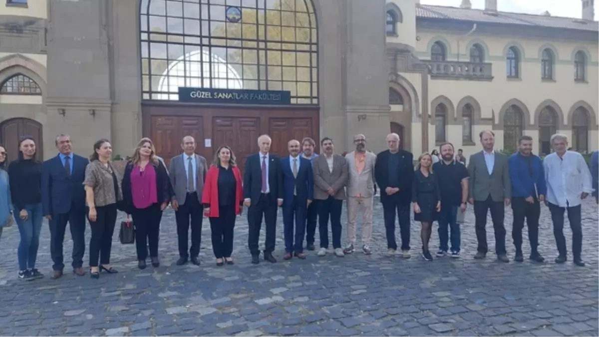 Trakya Üniversitesi’nde Metal Heykel, Madalyon ve Takı Sergisi Açıldı