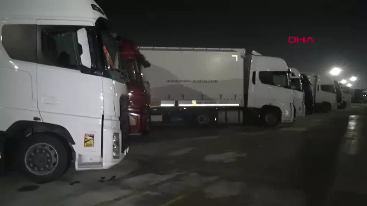 TIR Sürücüleri Yeni Yıla Ailelerinden Uzakta Girdi