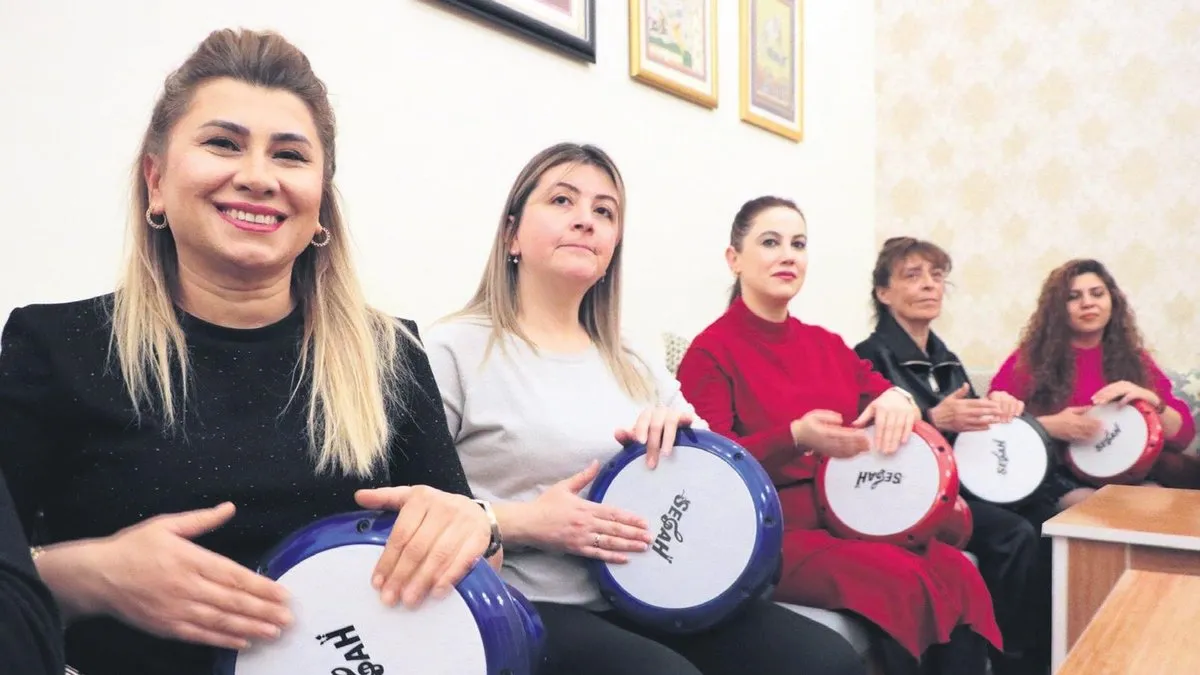 Darbuka ritmiyle hayata bağlanıyorlar