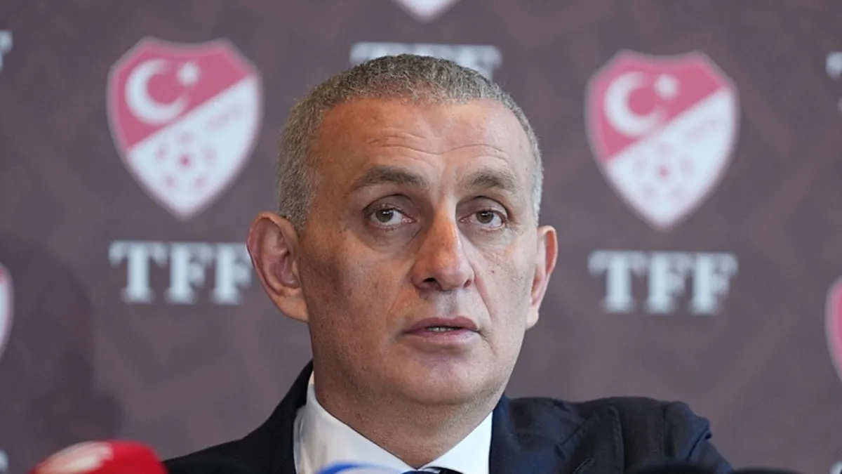 Hacıosmanoğlu: Yabancı hakemin yanına yarım metre yaklaşamıyorlar